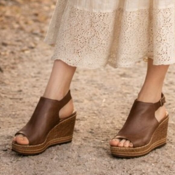 Antelope Shoes - Antelope Geri Taupe Leather Platform Wedge Size 39 (US 8 -8.5)